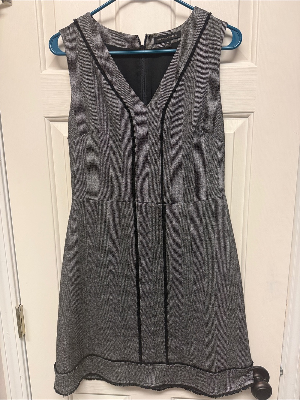 Size 6 VGUC Banana Republic | Wool Herringbone Fringe Dress
